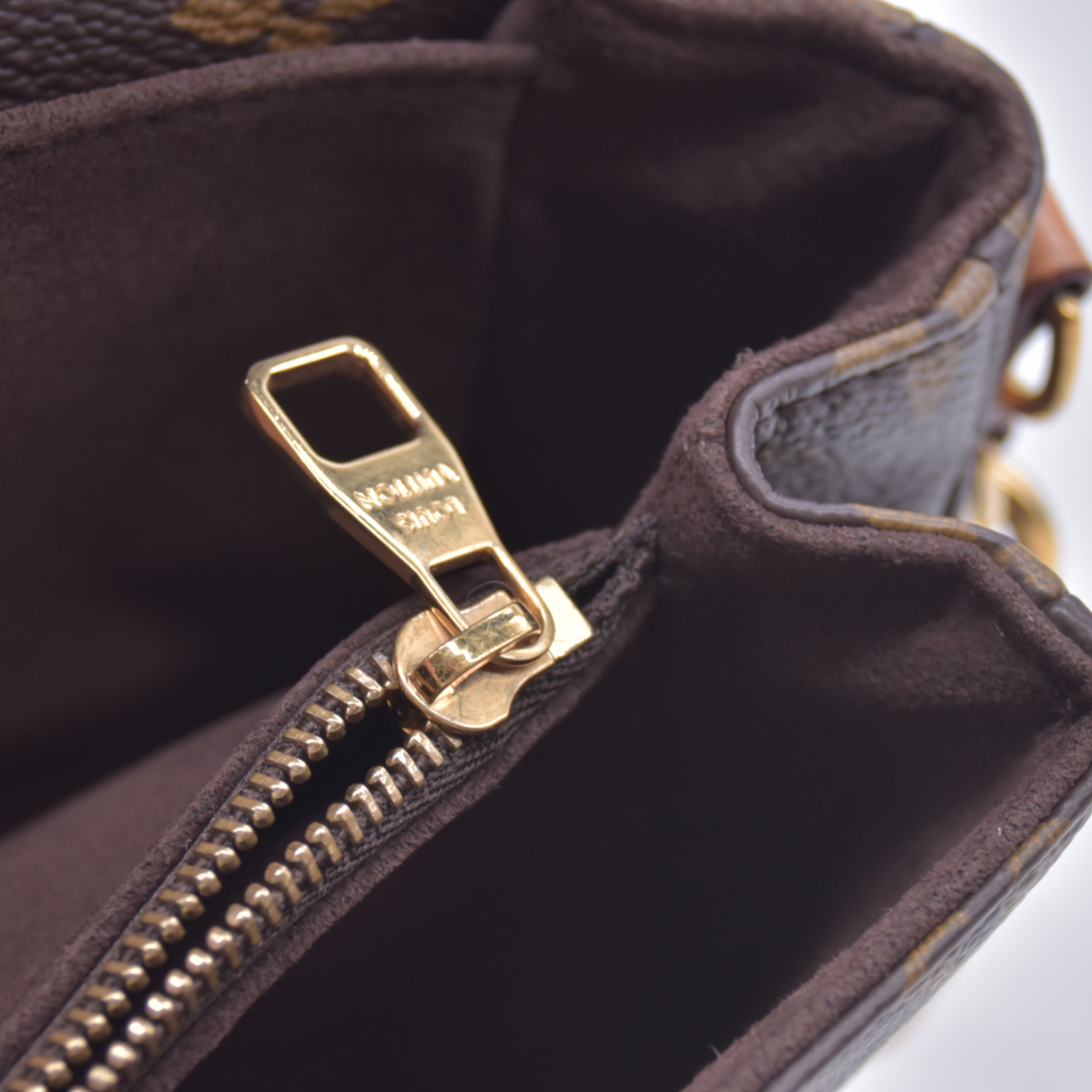 $3300 RFID Louis Vuitton East West Pochette Metis Monogram