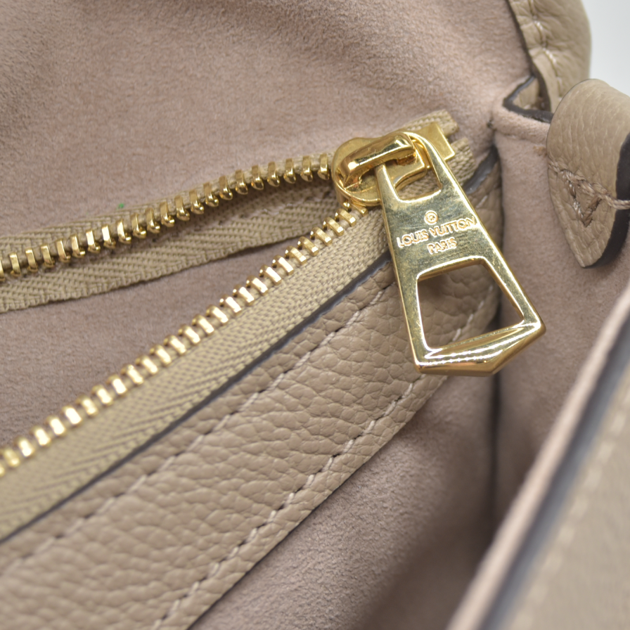 $3050 LOUIS VUITTON Empreinte Giant Monogram Diane Tourterelle Creme RFID