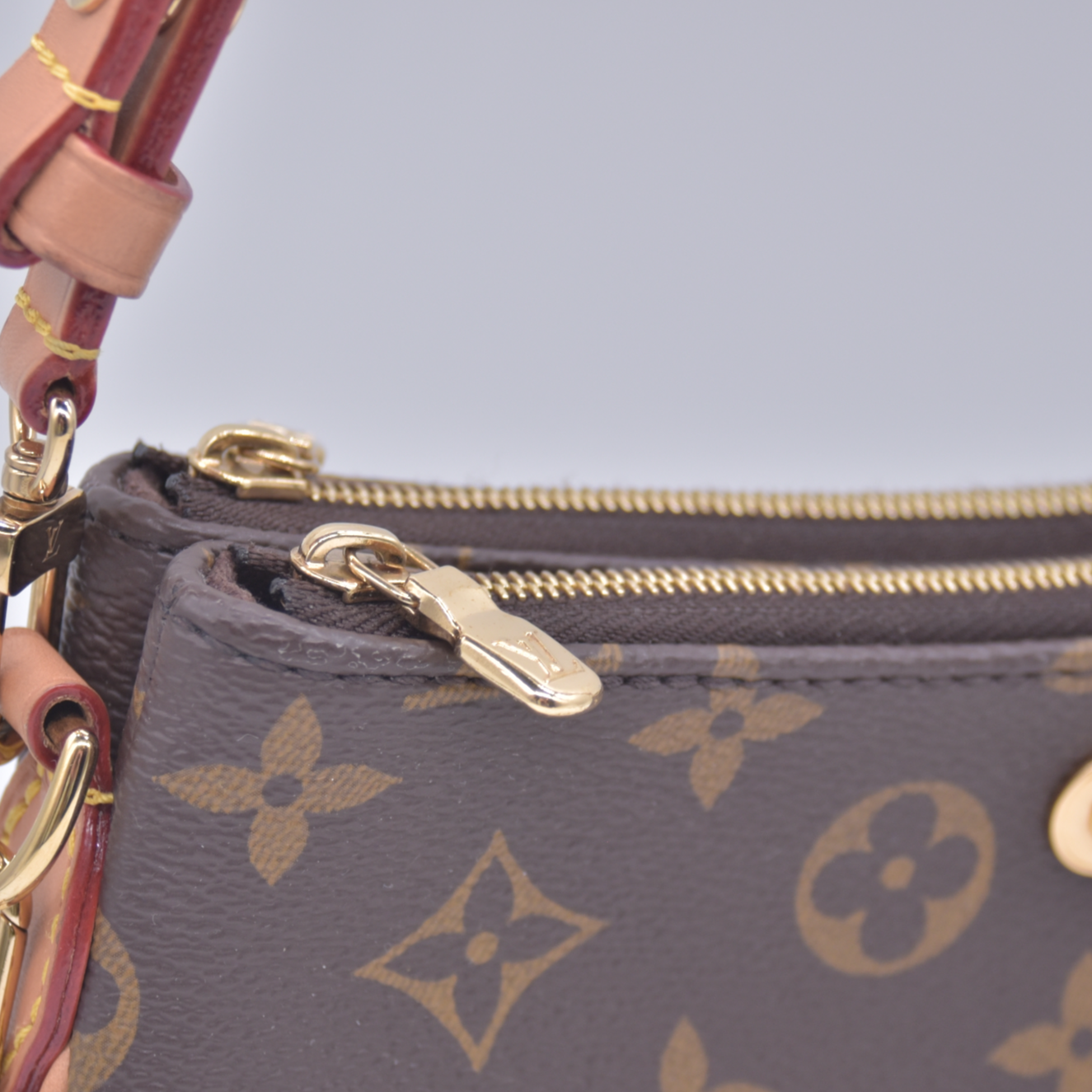 $1950 Louis Vuitton Monogram Liv Pochette RFID 10021156