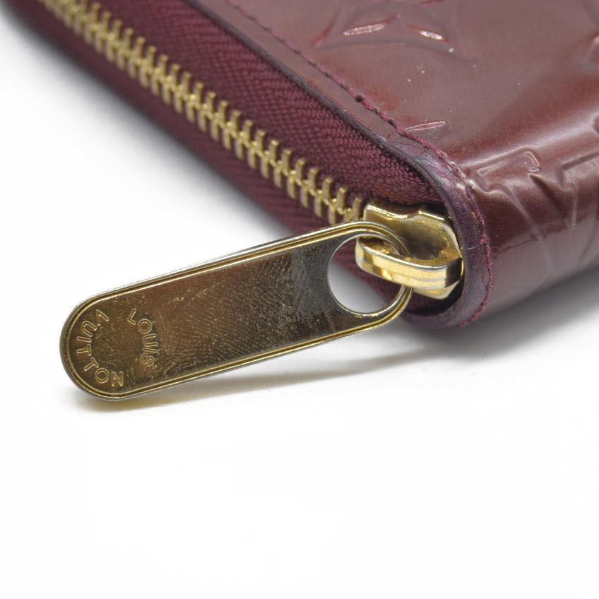 AUCTION $1030 Louis Vuitton  Vernis Zippy Wallet Rouge Fauviste SP2130