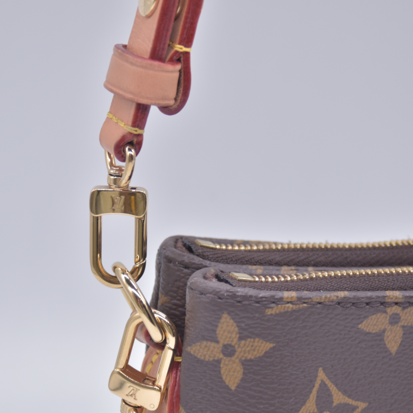 $1950 Louis Vuitton Monogram Liv Pochette RFID 10021156