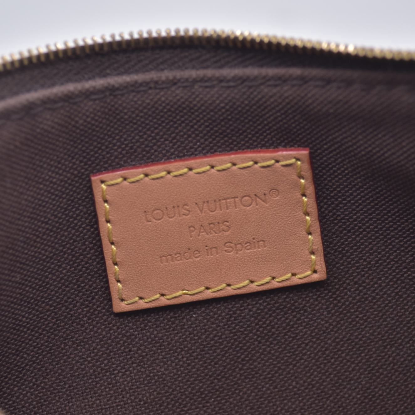 $1950 Louis Vuitton Monogram Liv Pochette RFID 10021156