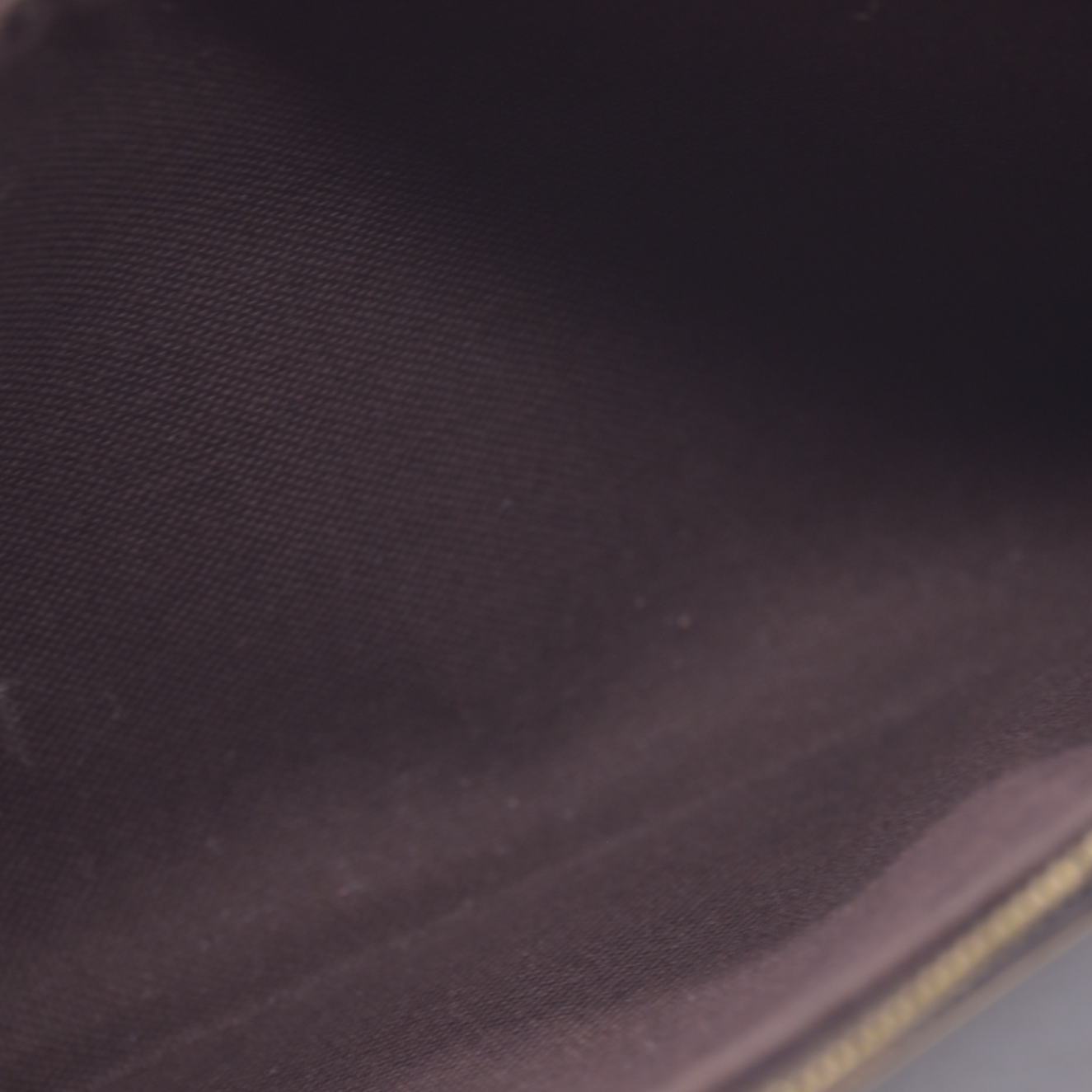 $1950 Louis Vuitton Monogram Liv Pochette RFID 10021156