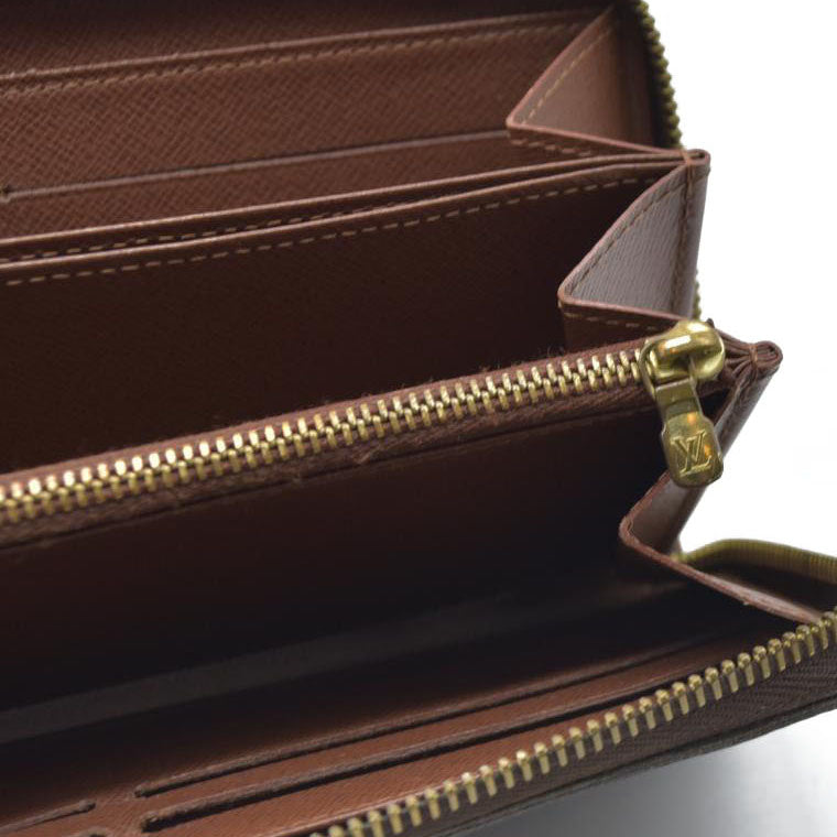 AUCTION $915 Louis Vuitton  Monogram Zippy Wallet CA5039