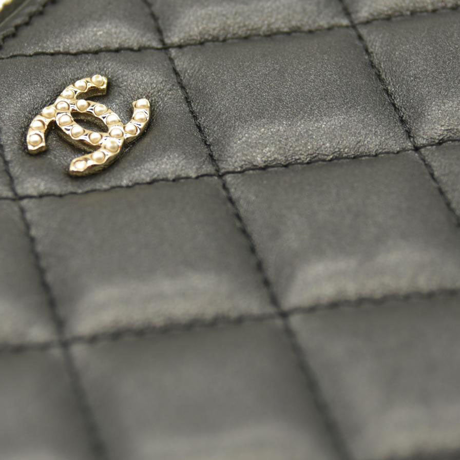 Chanel Iridescent Lambskin Quilted Pearl Clutch With Chain Black 29*