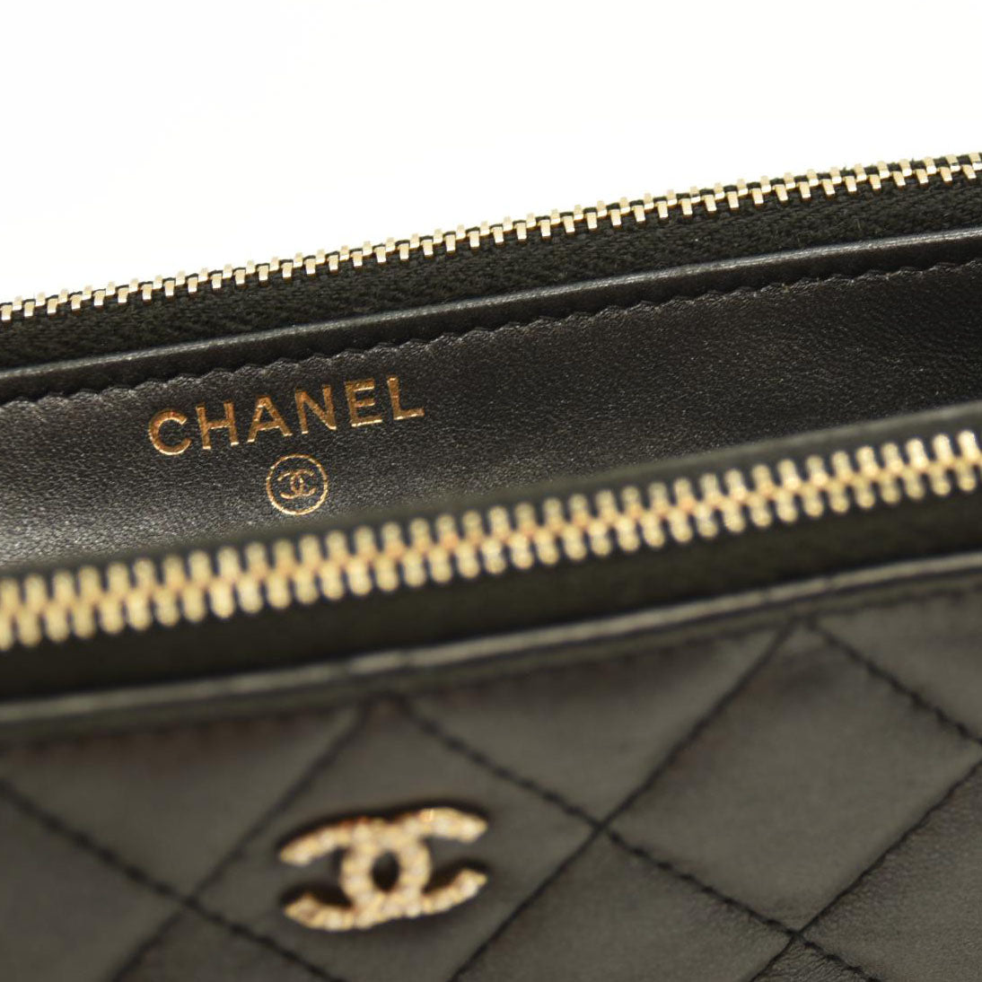 Chanel Iridescent Lambskin Quilted Pearl Clutch With Chain Black 29*