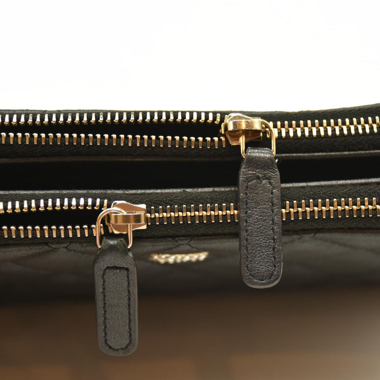 Chanel Iridescent Lambskin Quilted Pearl Clutch With Chain Black 29*