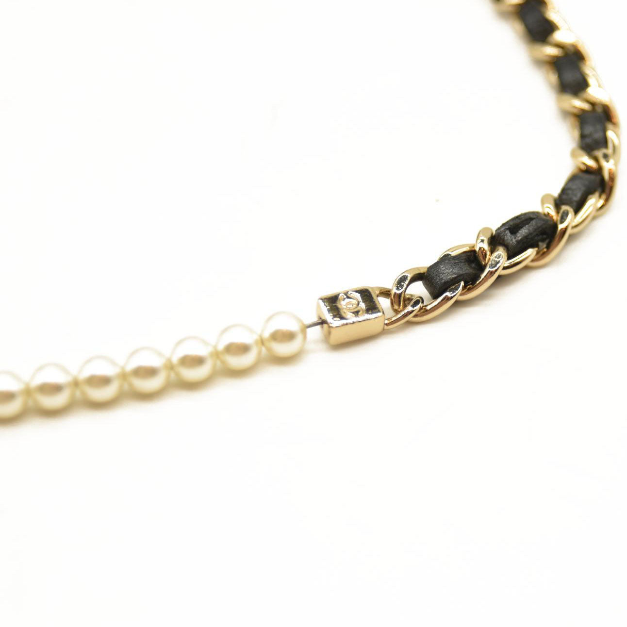 Chanel Iridescent Lambskin Quilted Pearl Clutch With Chain Black 29*