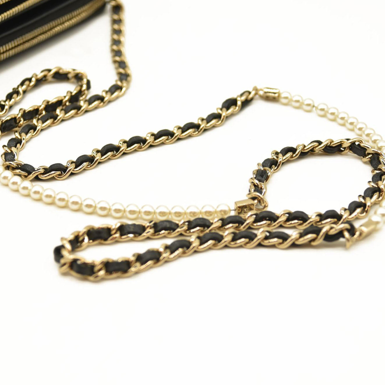 Chanel Iridescent Lambskin Quilted Pearl Clutch With Chain Black 29*