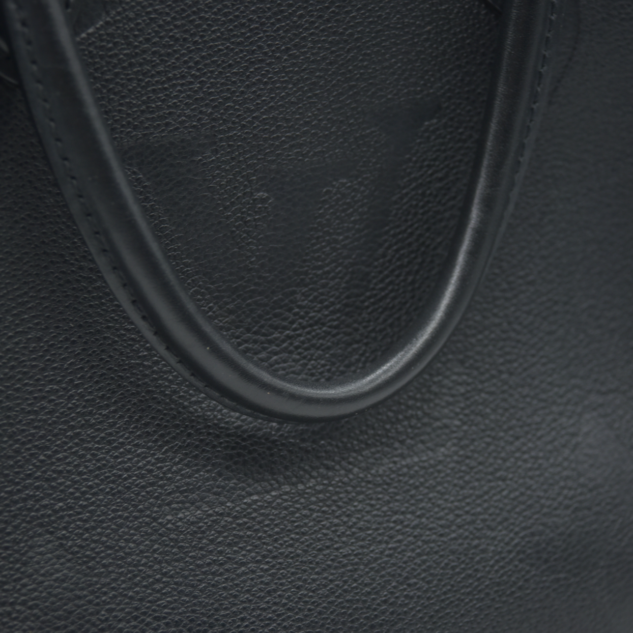 Louis Vuitton  Empreinte Monogram Giant Onthego MM Black RFID