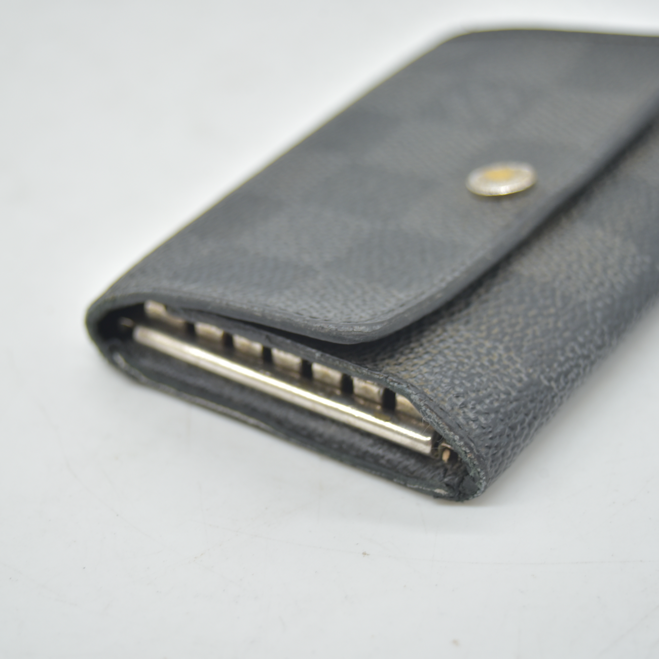 $445 Louis Vuitton Graphite 6 Key Holder CT1180 CONSIGNMENT
