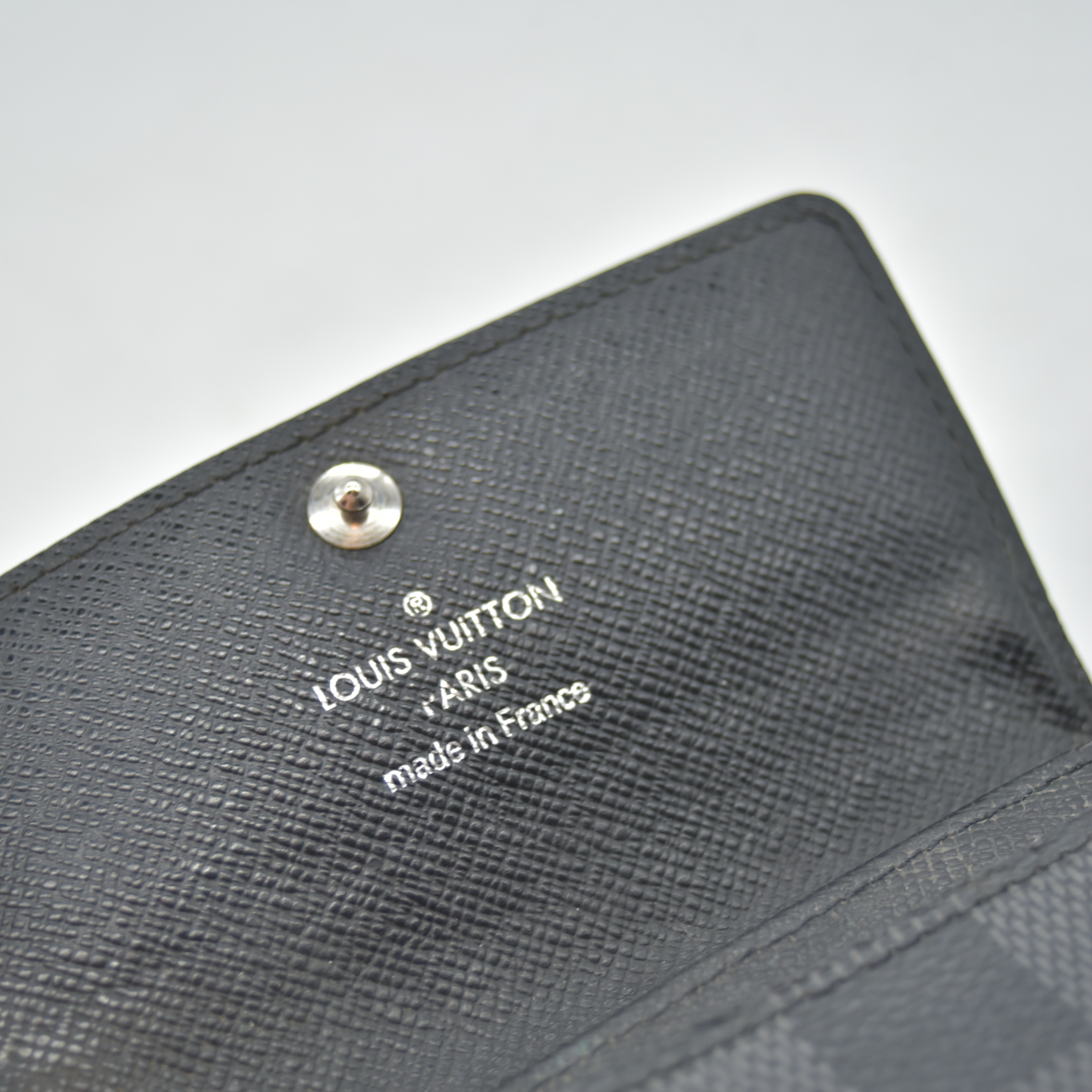 $445 Louis Vuitton Graphite 6 Key Holder CT1180 CONSIGNMENT