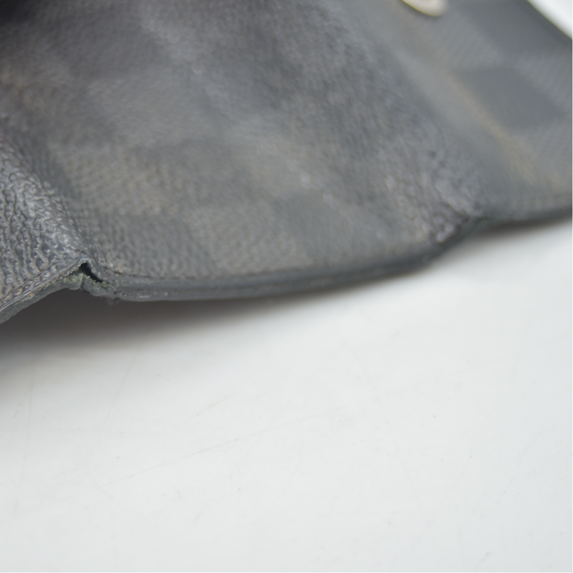 $445 Louis Vuitton Graphite 6 Key Holder CT1180 CONSIGNMENT