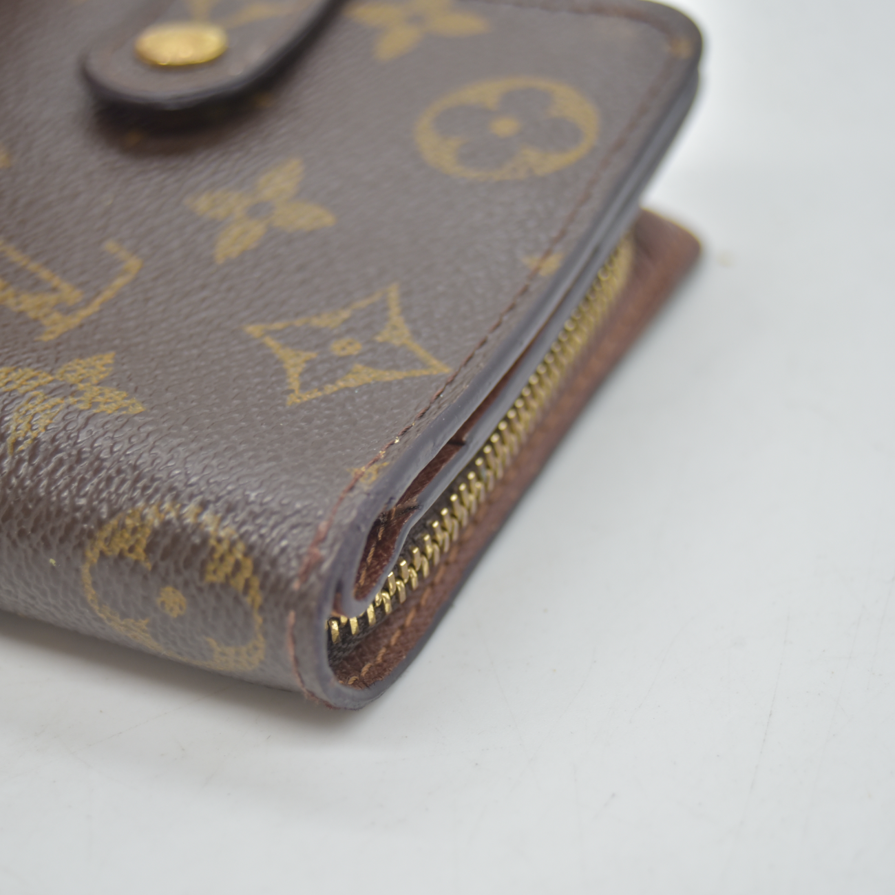 $590 2000 Louis Vuitton Monogram Compact Zippe Zipped Wallet CA0090 CONSIGNMENT