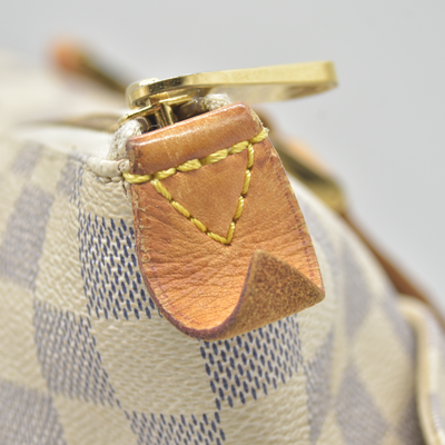 $1270 2009 Louis Vuitton Totally PM White Damier Azur AR2099