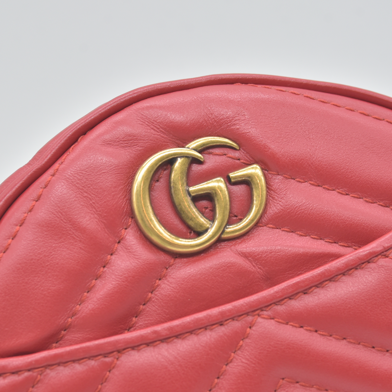 $680 Gucci Calfskin Matelasse GG Marmont Round Wrist Wallet Hibiscus Red