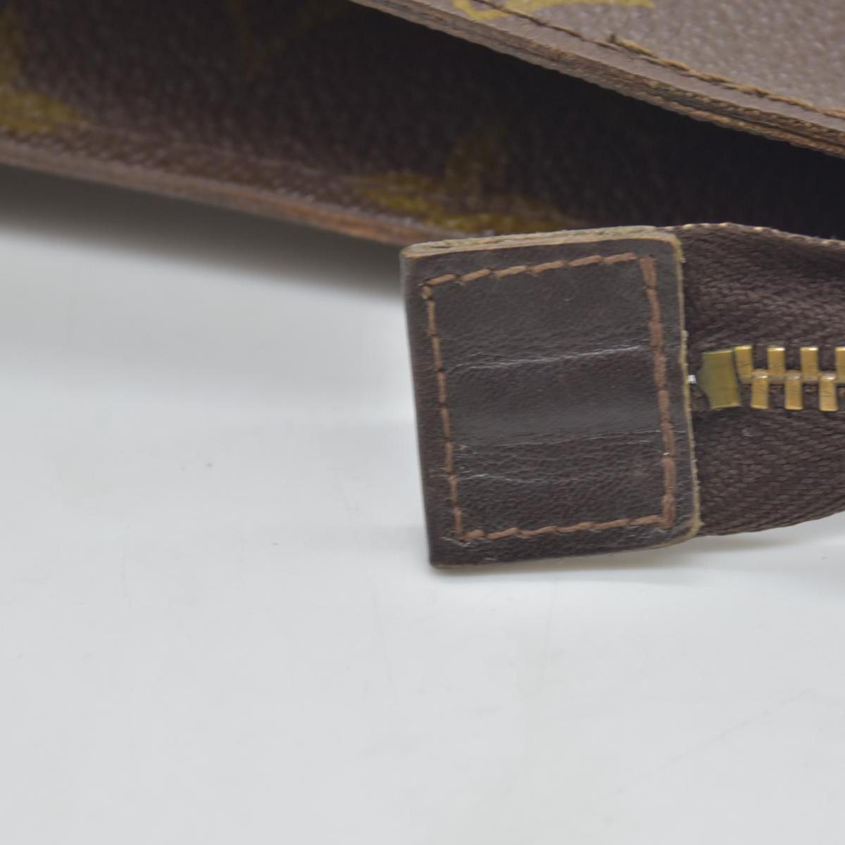 $1120 LOUIS VUITTON Monogram Toiletry 26