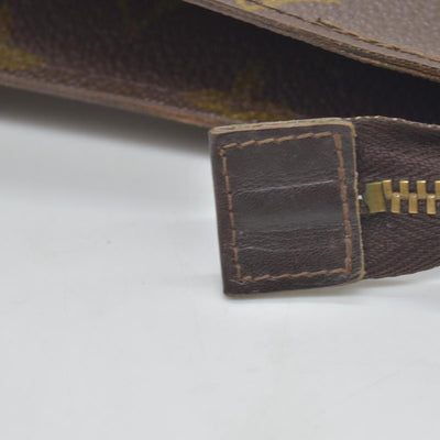 $1120 LOUIS VUITTON Monogram Toiletry 26