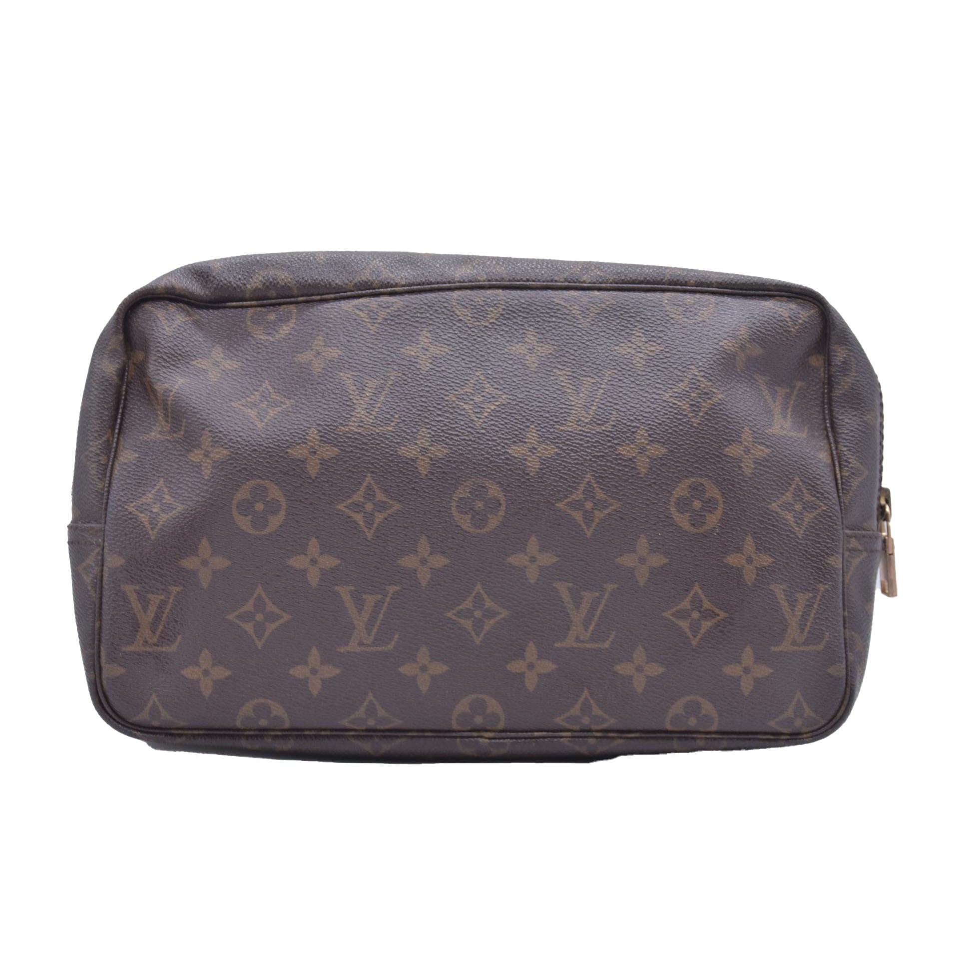 $620 1982 Louis Vuitton Monogram Trousse Toilette 23 872NO 10021252