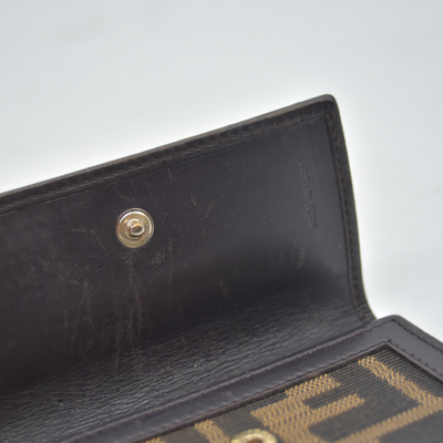 $390 Fendi Logo F 6 Key Holder CONSIGNMENT