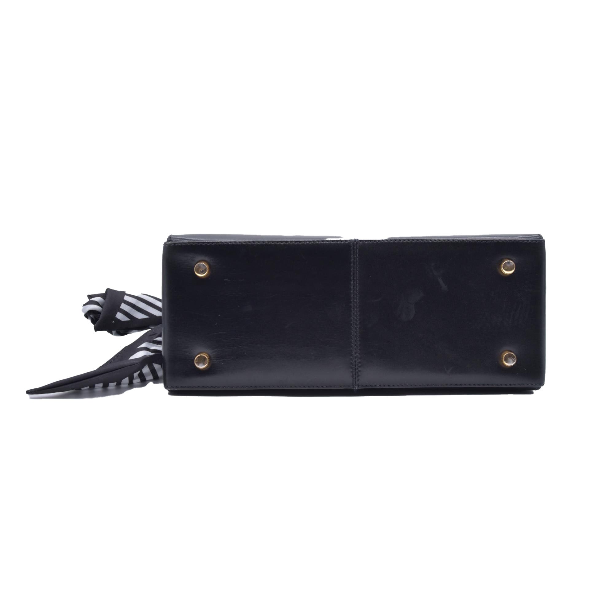 $1450 SALVATORE FERRAGAMO Smooth Calfskin Gancini Top Handle Bag CONSIGNMENT 10021181