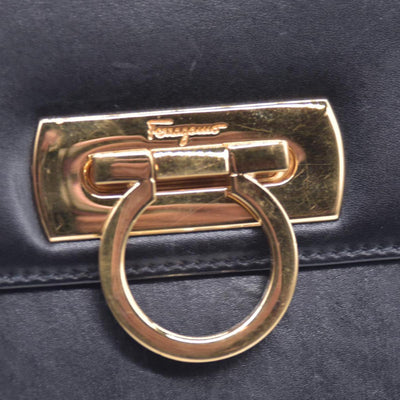 $1450 SALVATORE FERRAGAMO Smooth Calfskin Gancini Top Handle Bag CONSIGNMENT 10021181