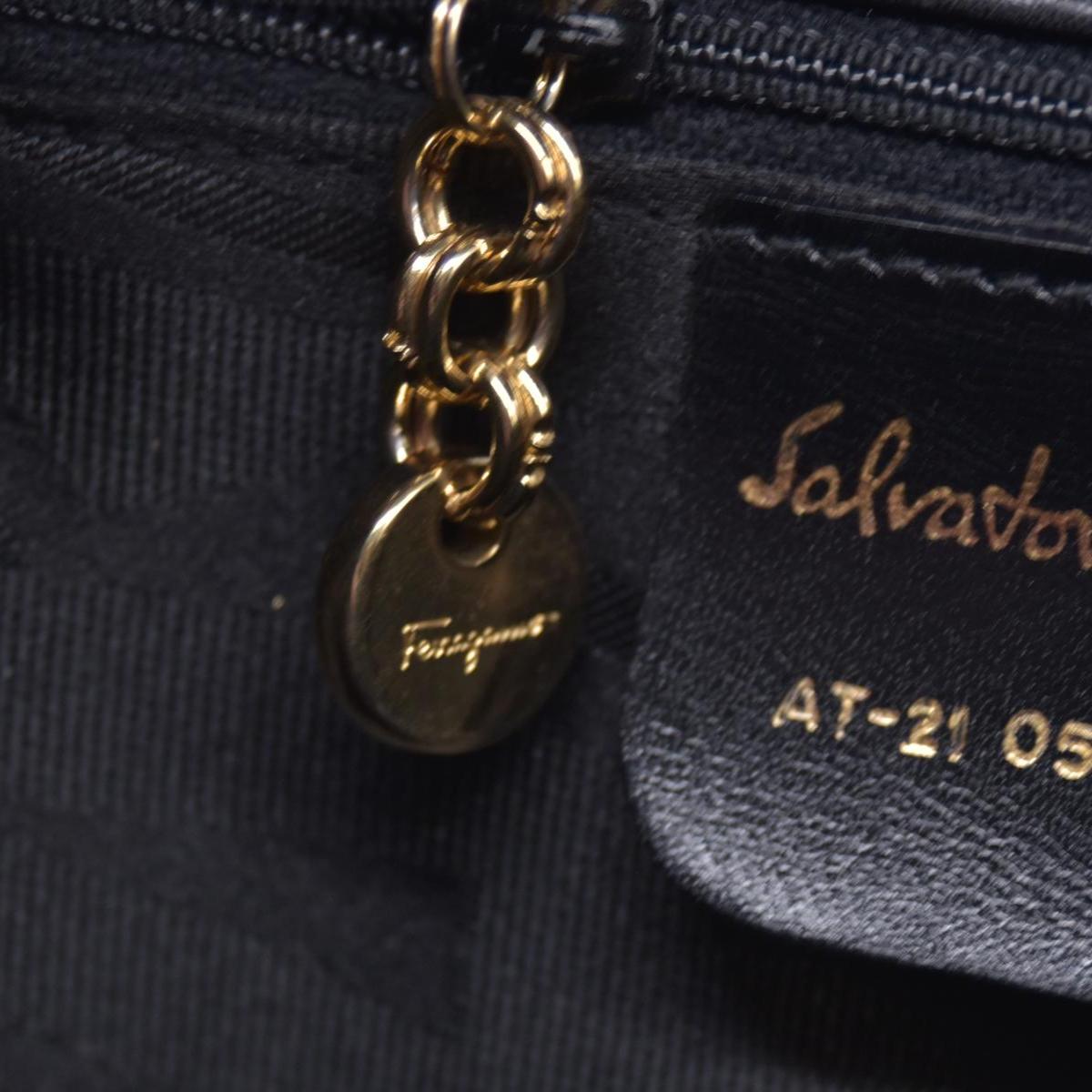 $1450 SALVATORE FERRAGAMO Smooth Calfskin Gancini Top Handle Bag CONSIGNMENT 10021181