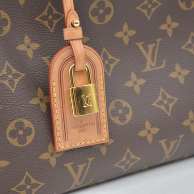 $3150 Louis Vuitton Monogram Palais Petit RFID Shoulder Bag
