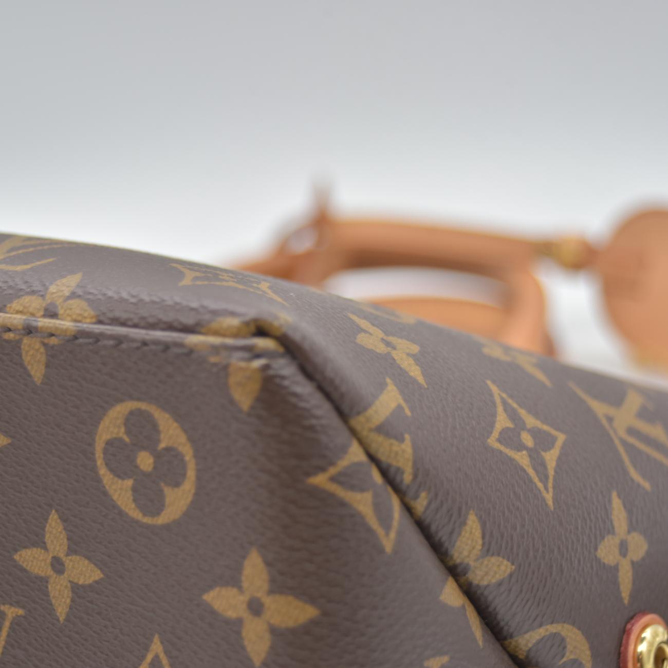 $3150 Louis Vuitton Monogram Palais Petit RFID Shoulder Bag
