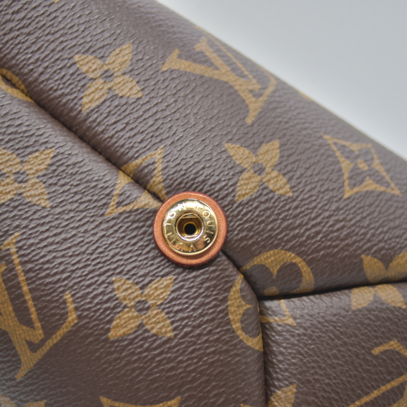 $3150 Louis Vuitton Monogram Palais Petit RFID Shoulder Bag