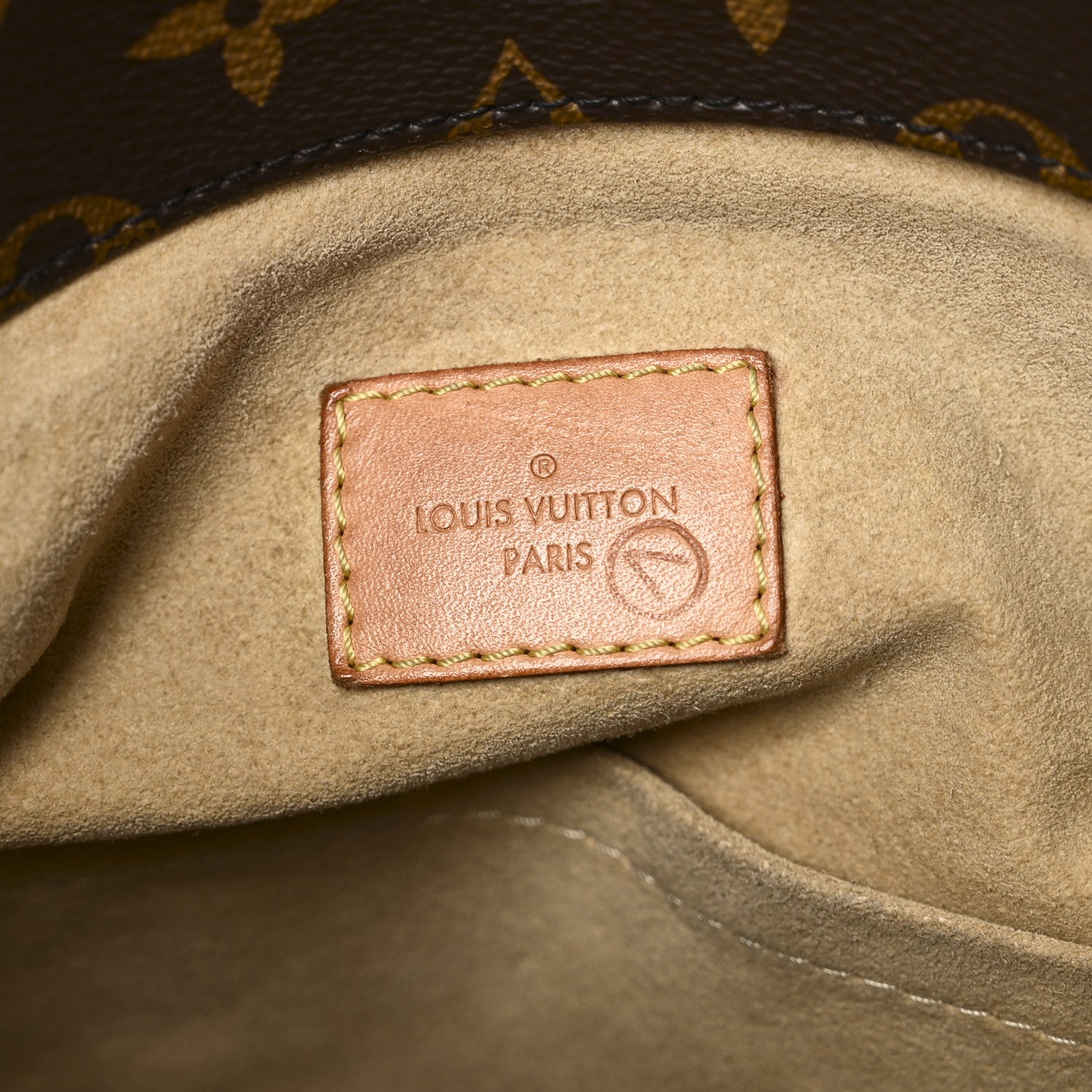 $2500 Louis Vuitton Monogram Artsy MM 10020301