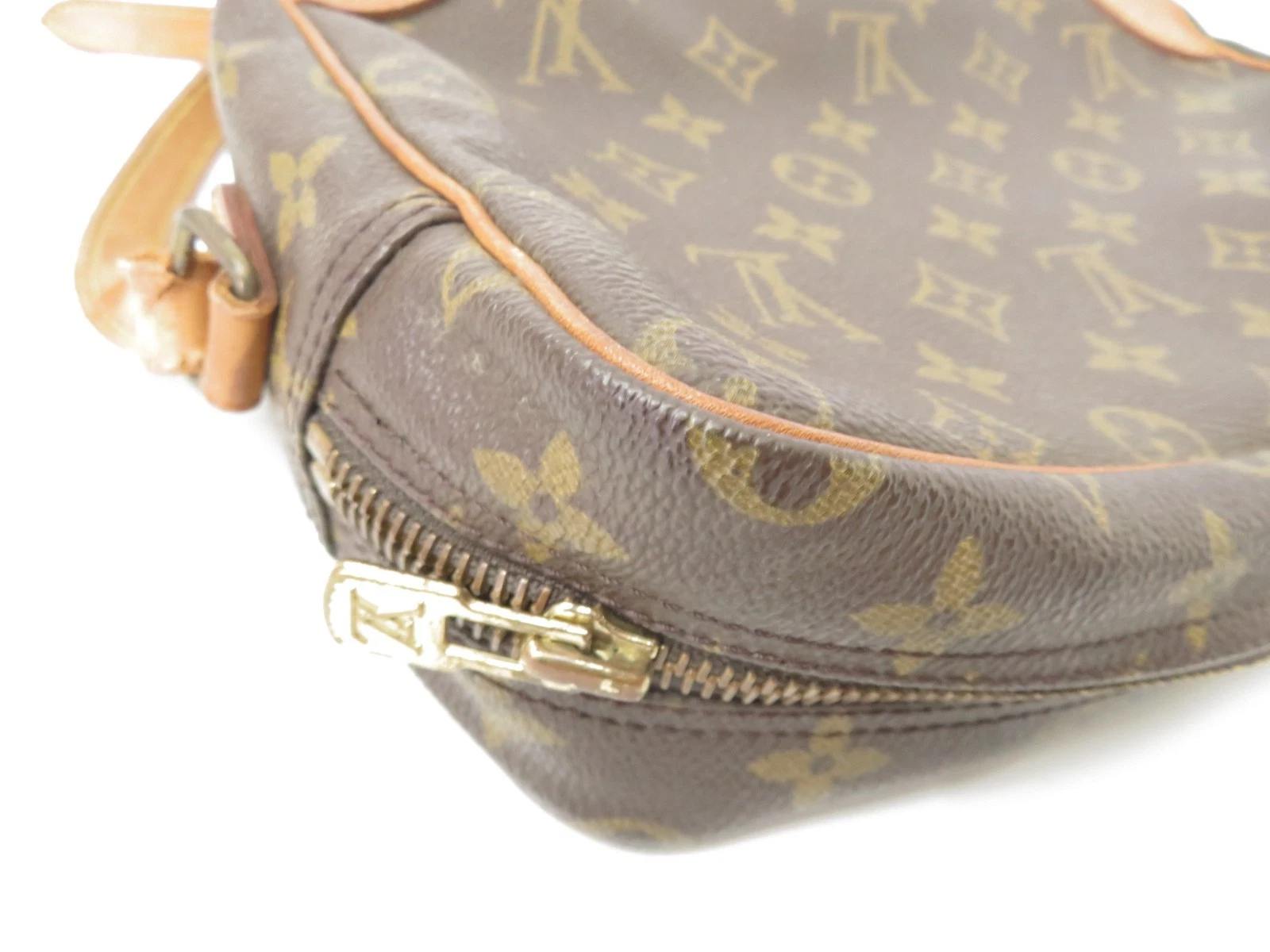 $1,450 2001 Louis Vuitton Monogram Trocadero 27 TH0011