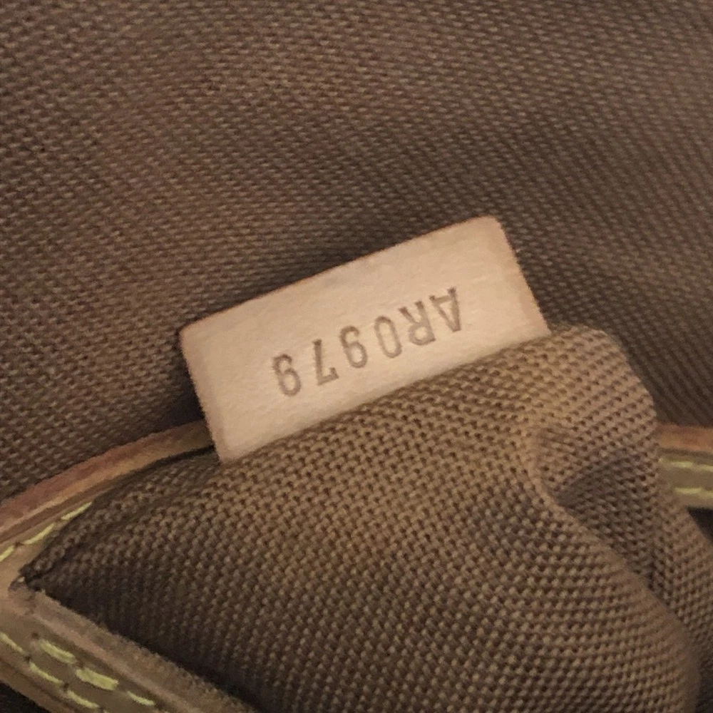 $2150 1999 Louis Vuitton Monogram Alma PM AR0979