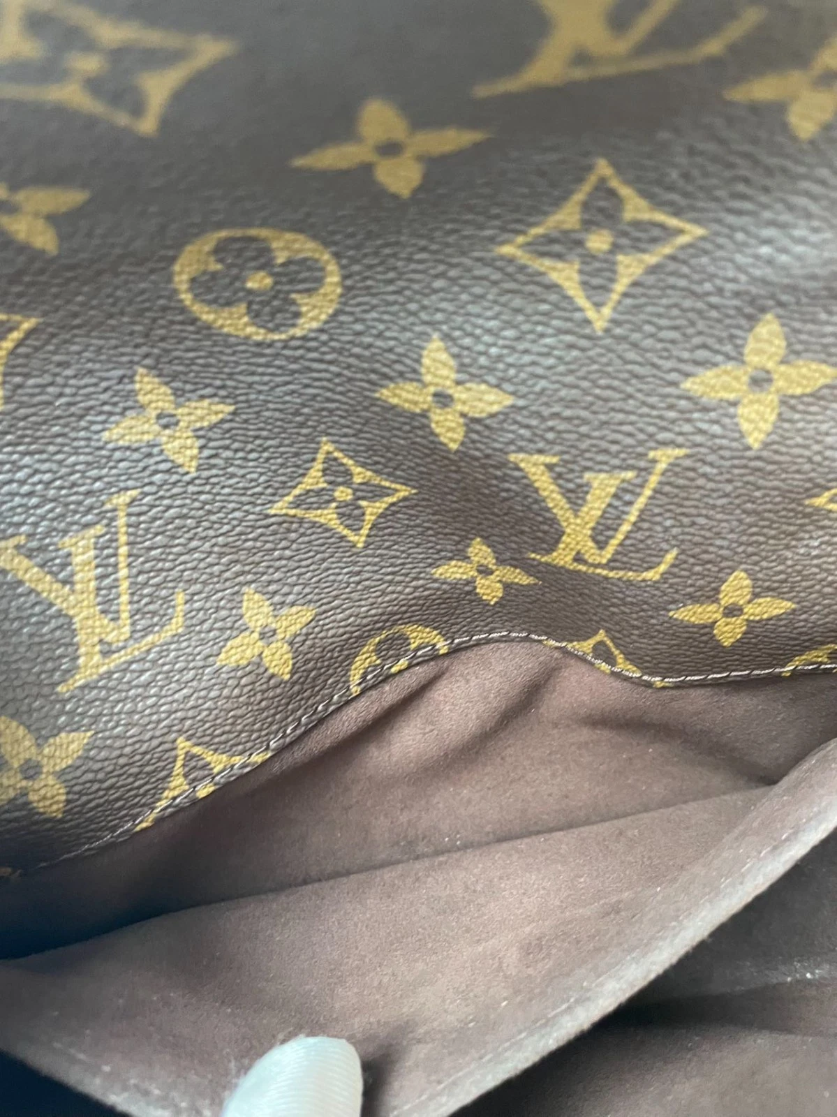 $3350 RFID Louis Vuitton Monogram Pochette Metis East West