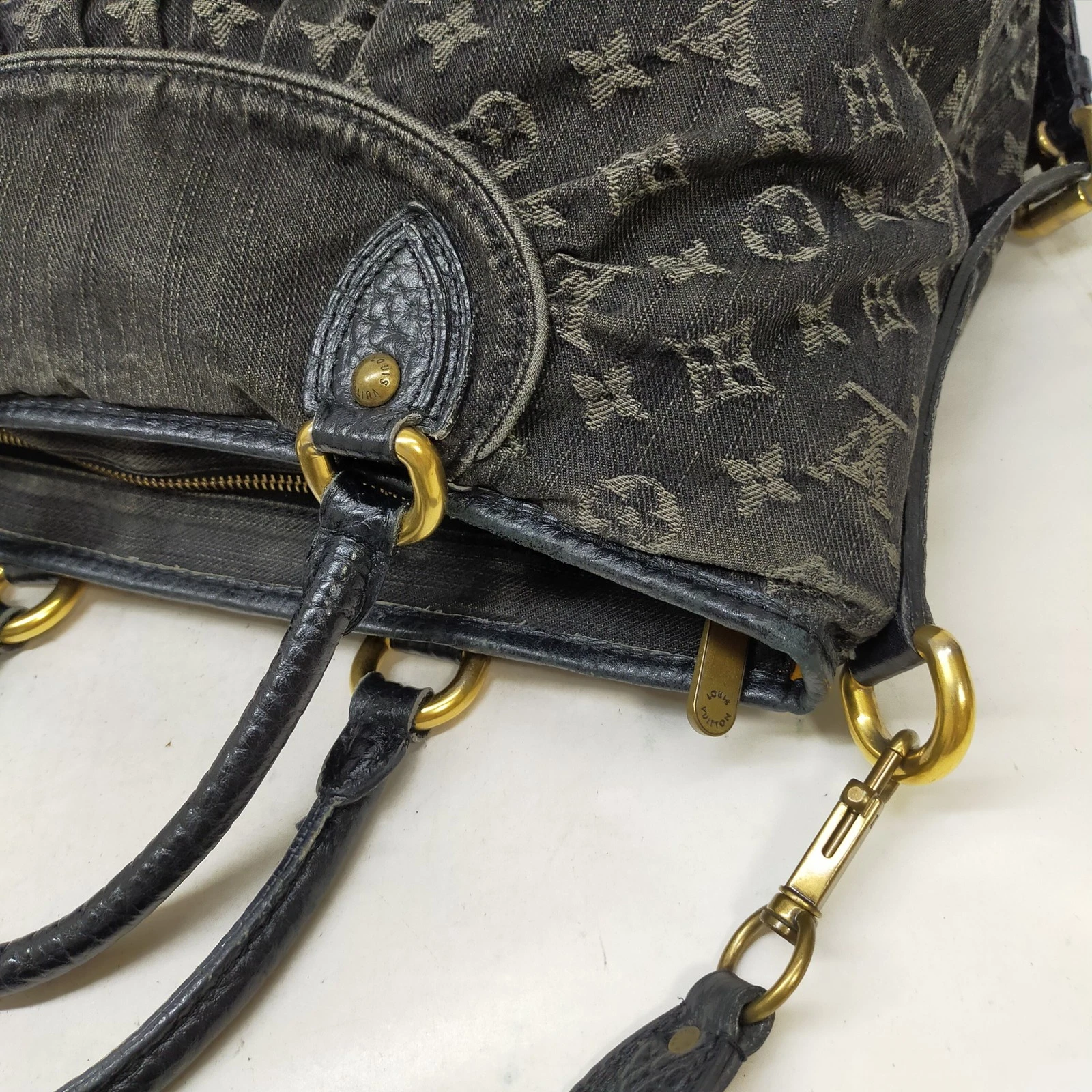 $1965 2007-2009  Louis Vuitton Denim Neo Cabby MM Black