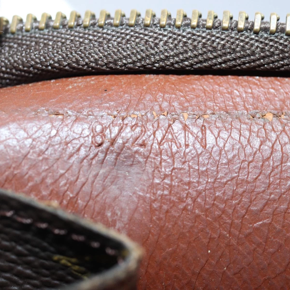 $760 1987 LOUIS VUITTON Monogram Toiletry Pouch 26 872AN
