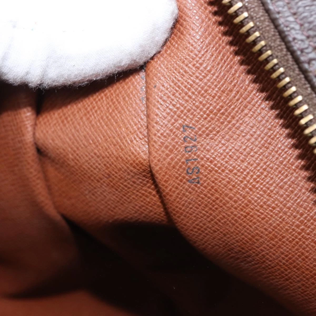 $1090 1997 LOUIS VUITTON Monogram Boulogne 30 Shoulder Bag AS1927