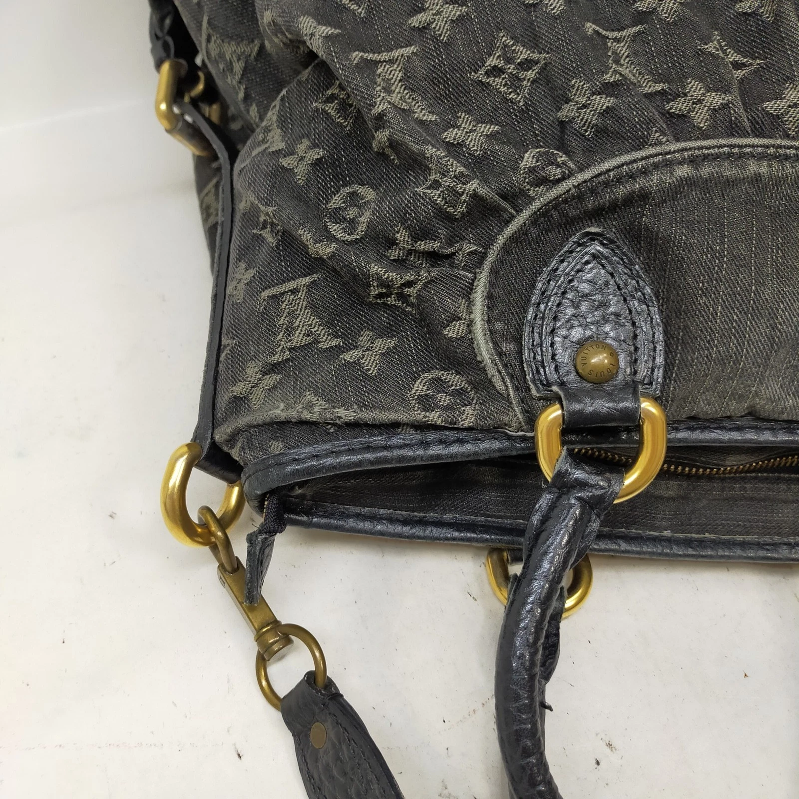 $1965 2007-2009  Louis Vuitton Denim Neo Cabby MM Black