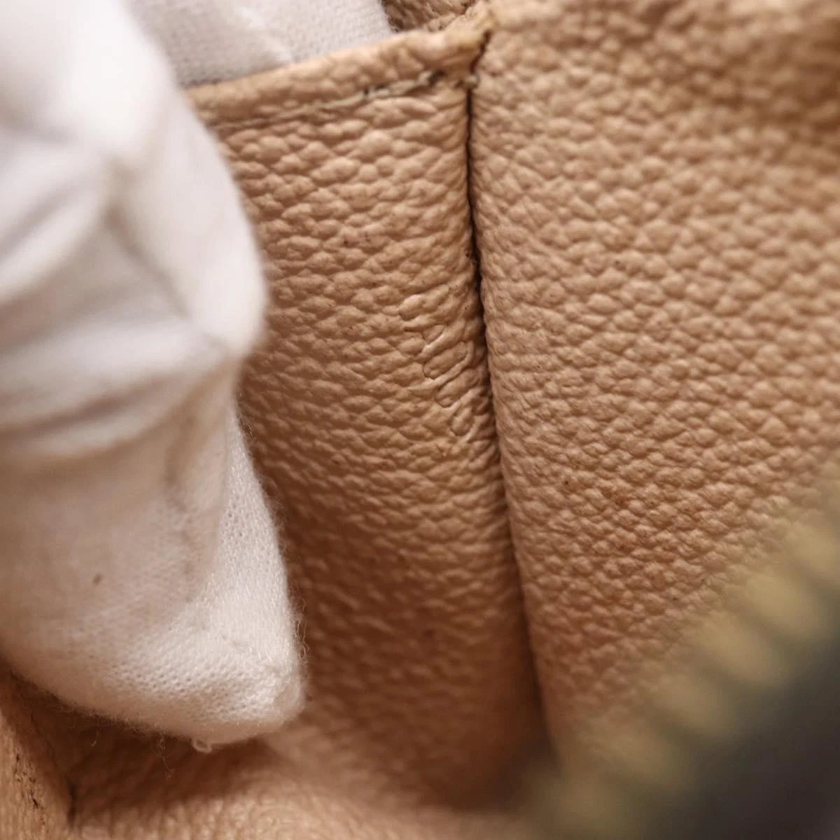 $625 2004 LOUIS VUITTON Monogram Cosmetic Pouch CA0034