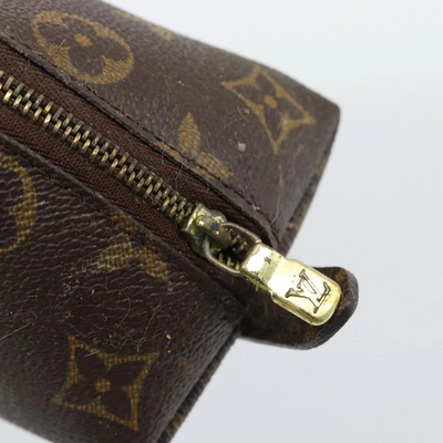 $735 2003 LOUIS VUITTON Monogram Trousse Demi Ronde TH0053