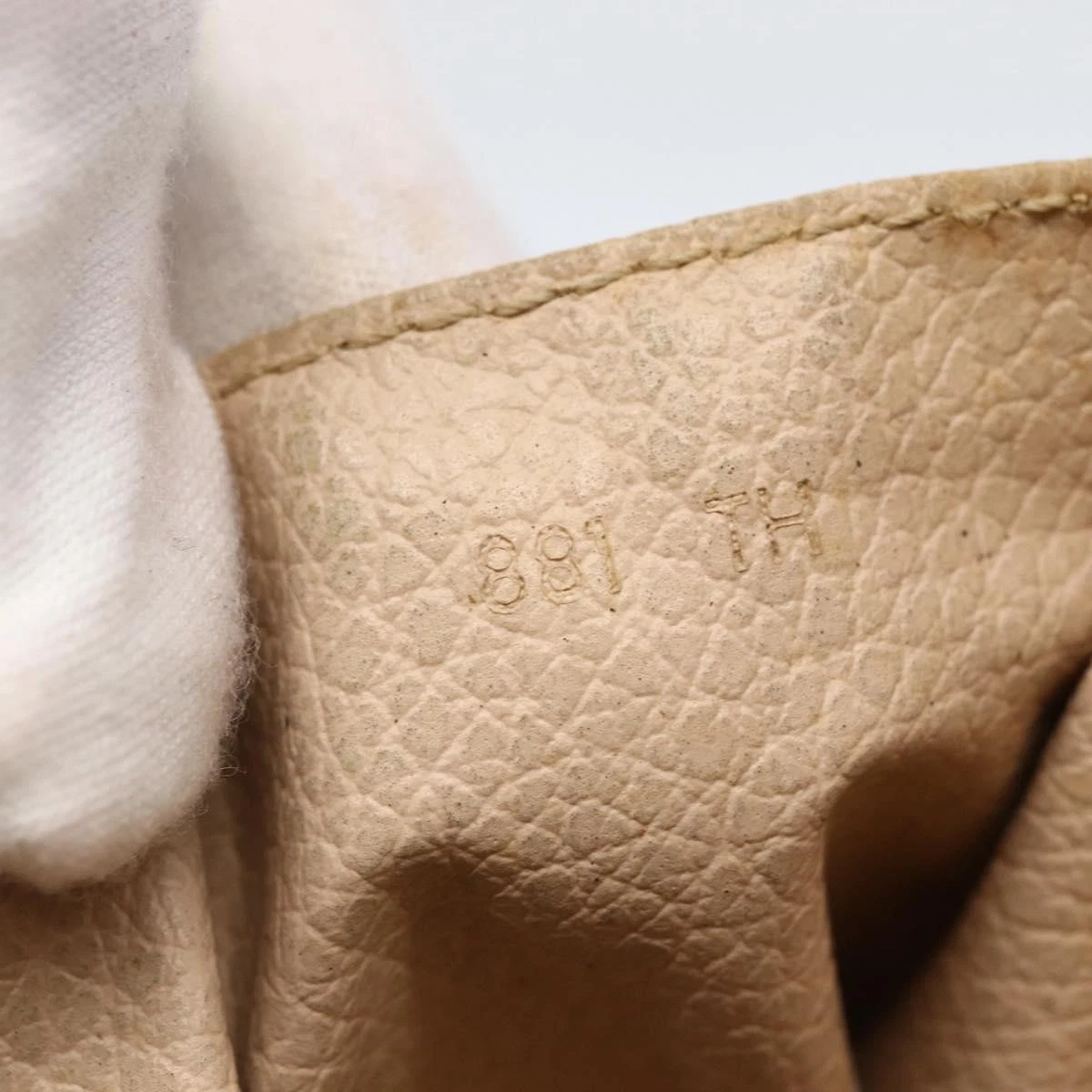 $600 1988 LOUIS VUITTON Monogram Trousse Toilette 23 881TH