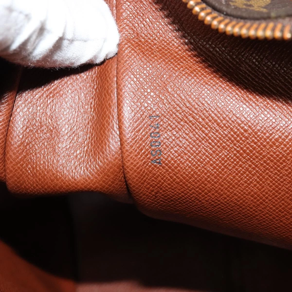 $1,040 2001 Louis Vuitton Monogram Boulogne 30 Shoulder Bag AS0041