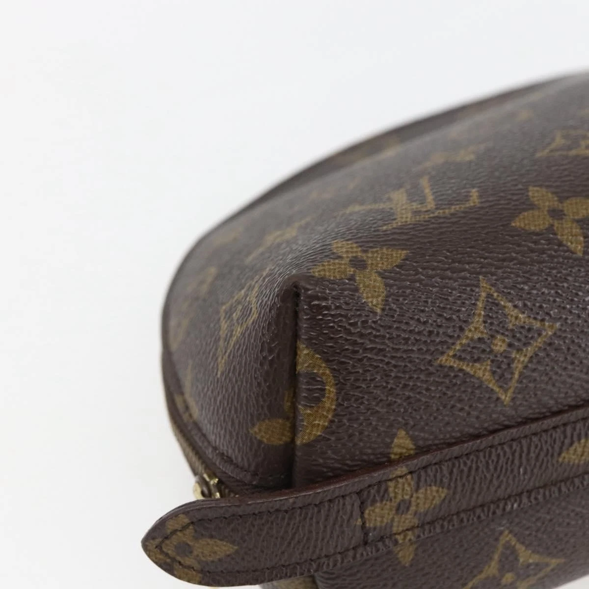 $735 1996 LOUIS VUITTON Monogram Trousse Demi Ronde  TH0996