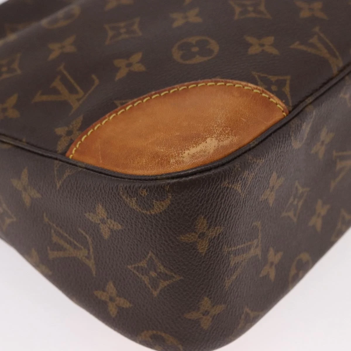 $1090 1997 LOUIS VUITTON Monogram Boulogne 30 Shoulder Bag AS1927