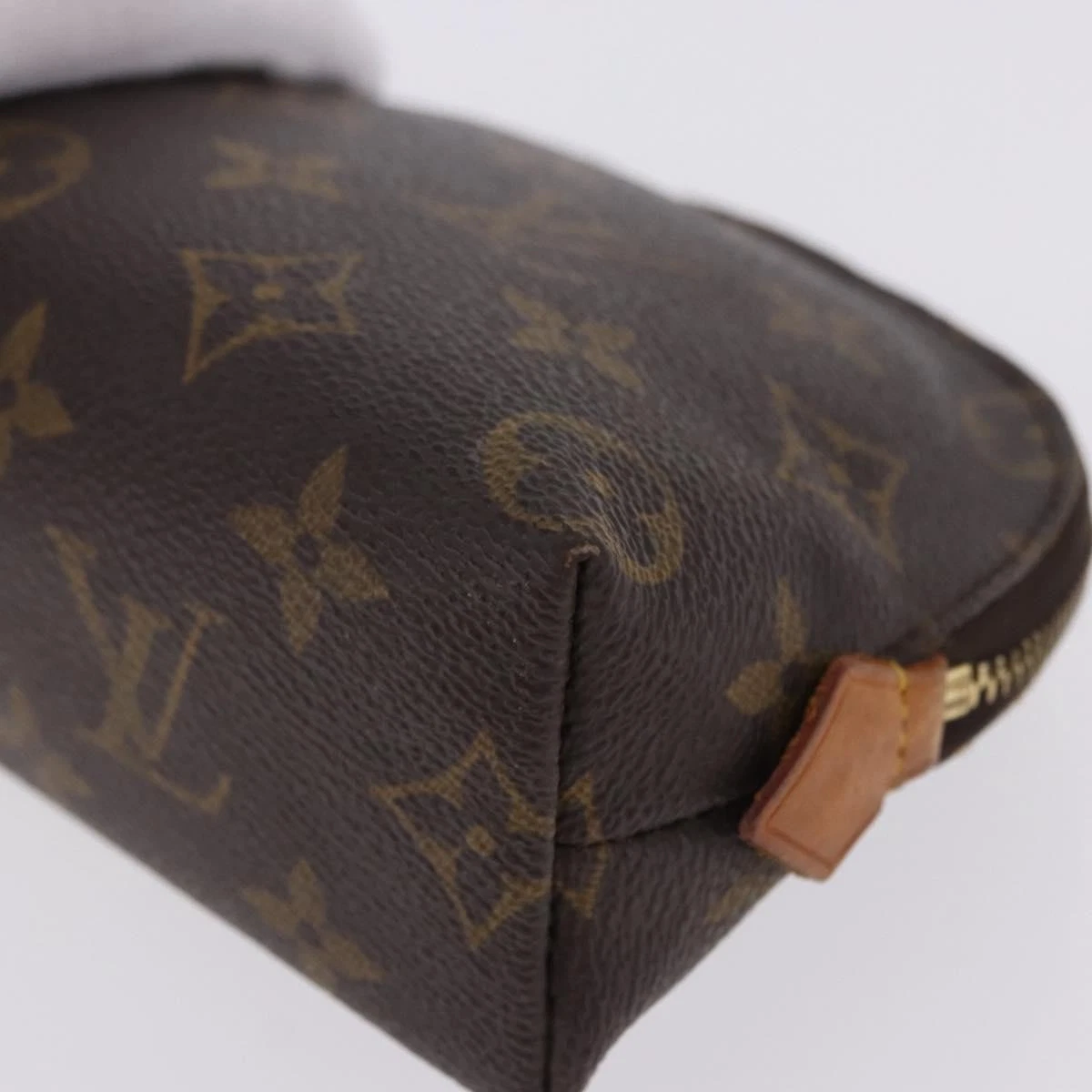 $625 2003 LOUIS VUITTON Monogram Cosmetic Pouch SD0023