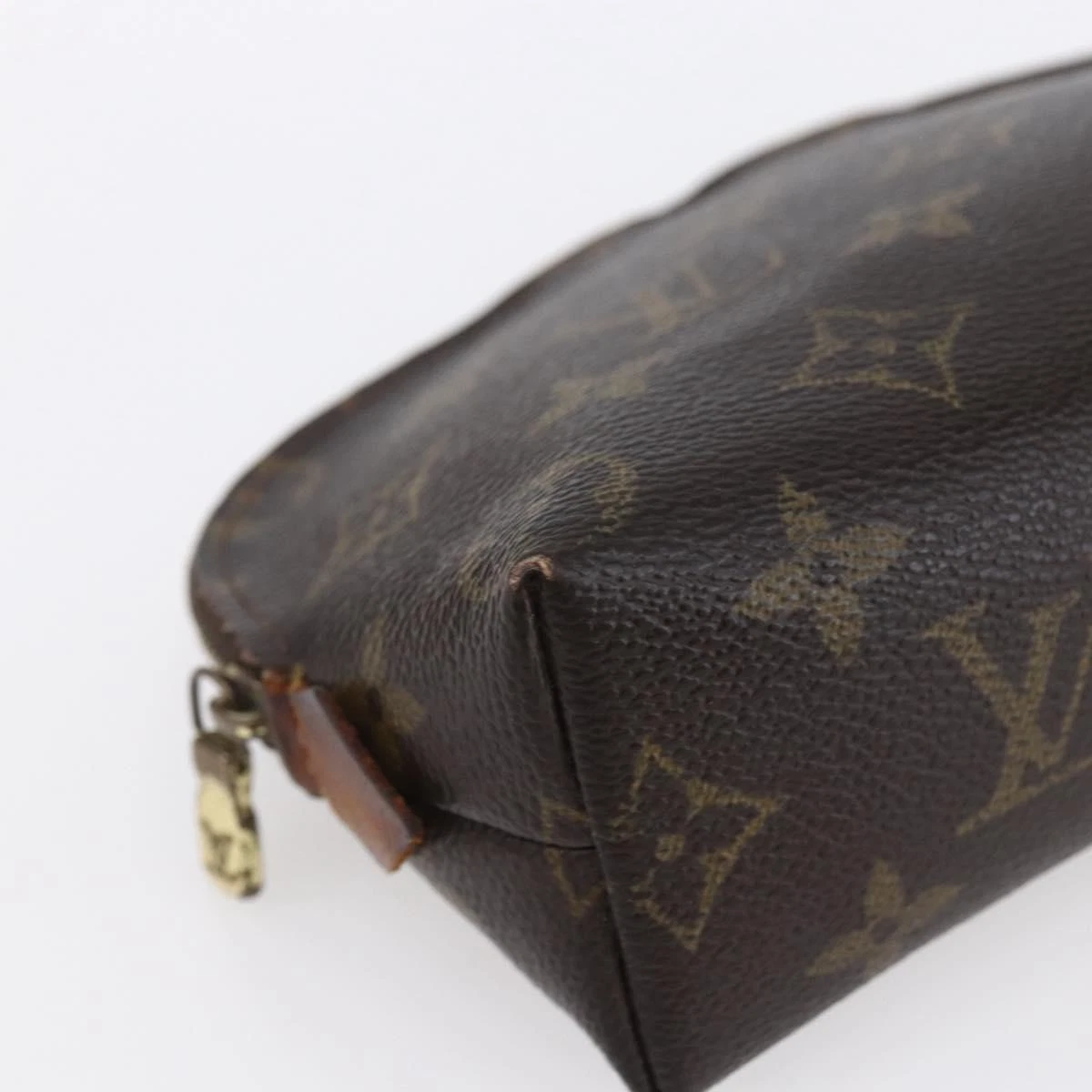 $625 2004 LOUIS VUITTON Monogram Cosmetic Pouch CA0034