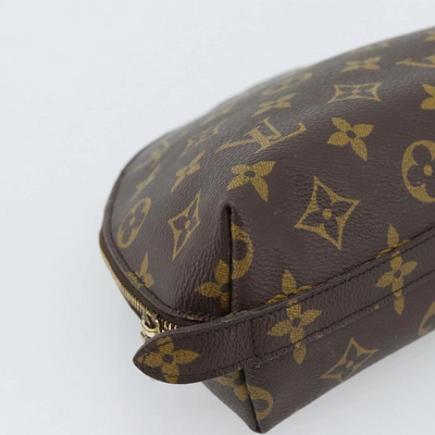 $620 2002 LOUIS VUITTON Monogram Trousse Demi Ronde TH0022