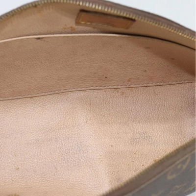 $735 2003 LOUIS VUITTON Monogram Trousse Demi Ronde TH0053