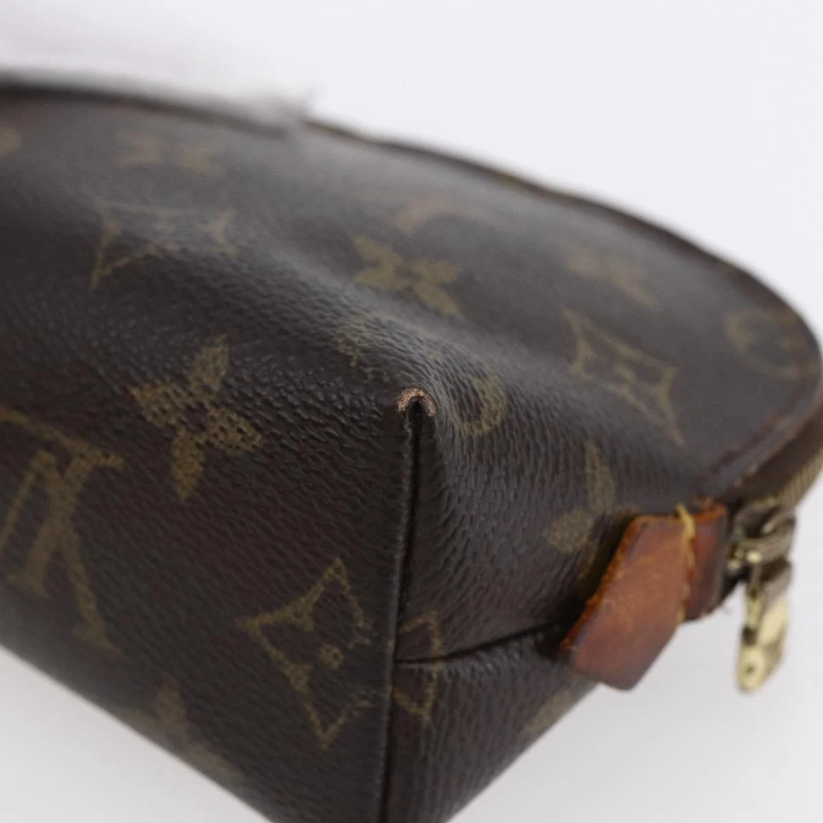 $625 2004 LOUIS VUITTON Monogram Cosmetic Pouch CA0034