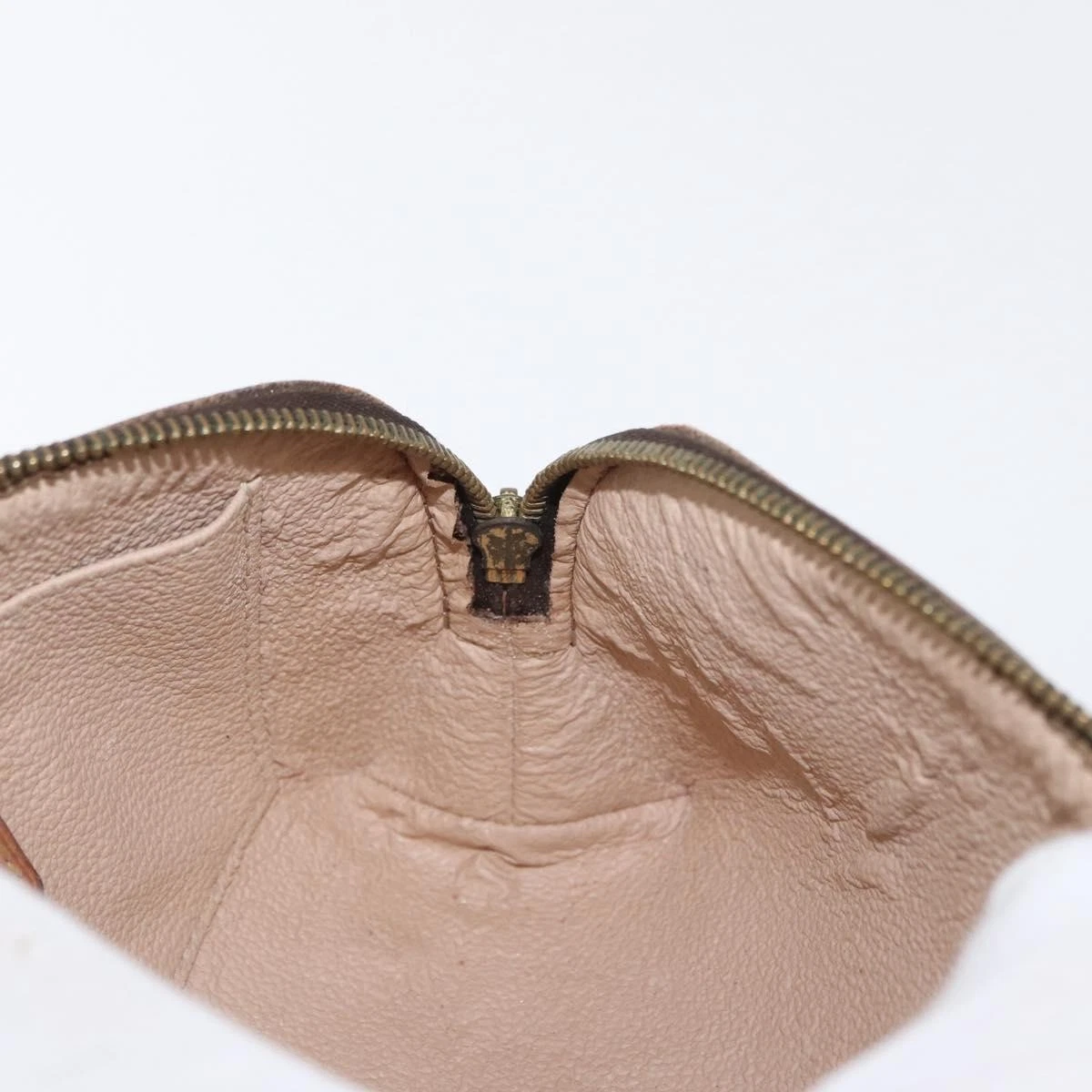 $625 2001 LOUIS VUITTON Monogram Cosmetic Pouch CA0091